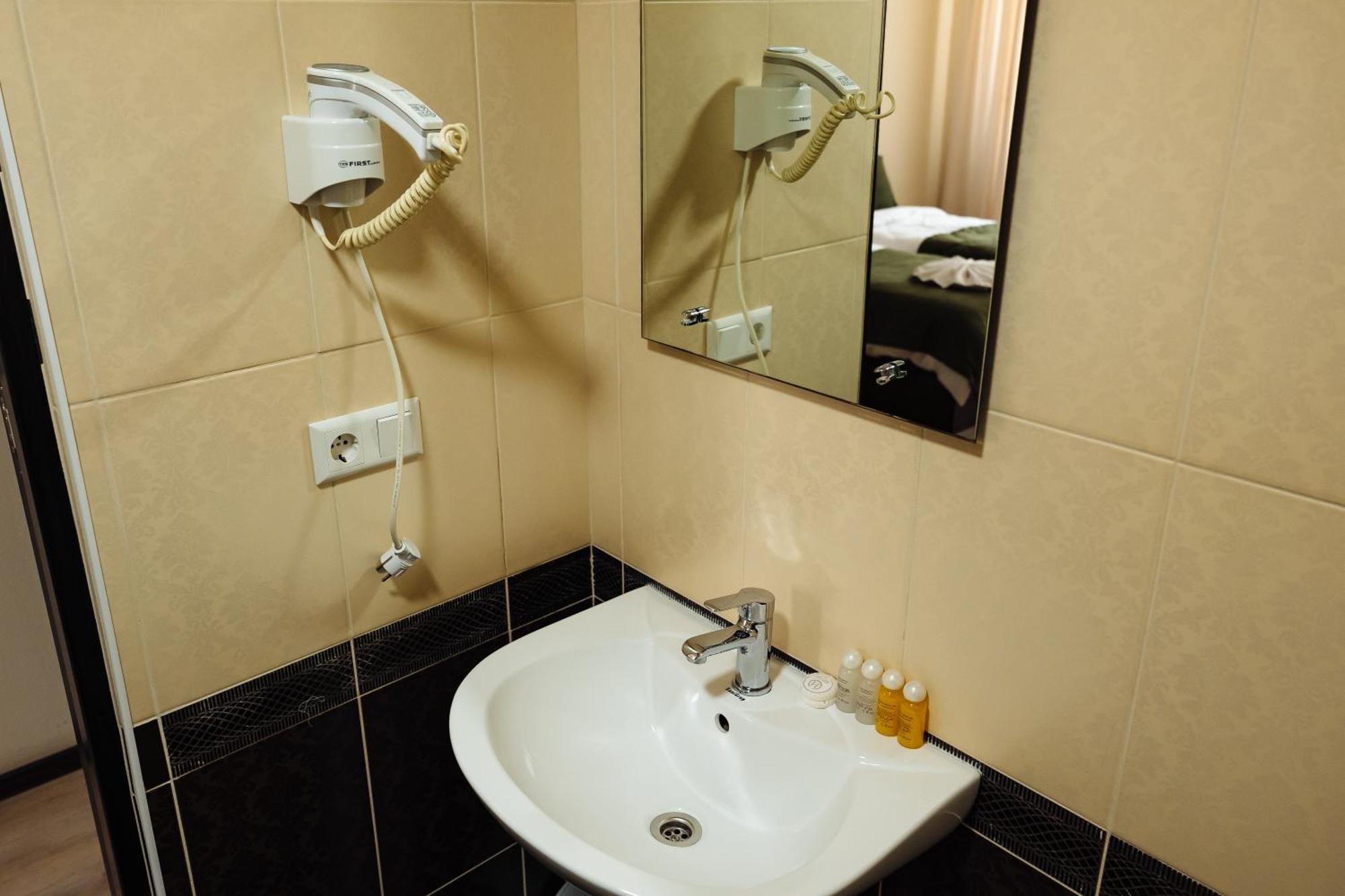 Comfort Hotel Chişinǎu Buitenkant foto