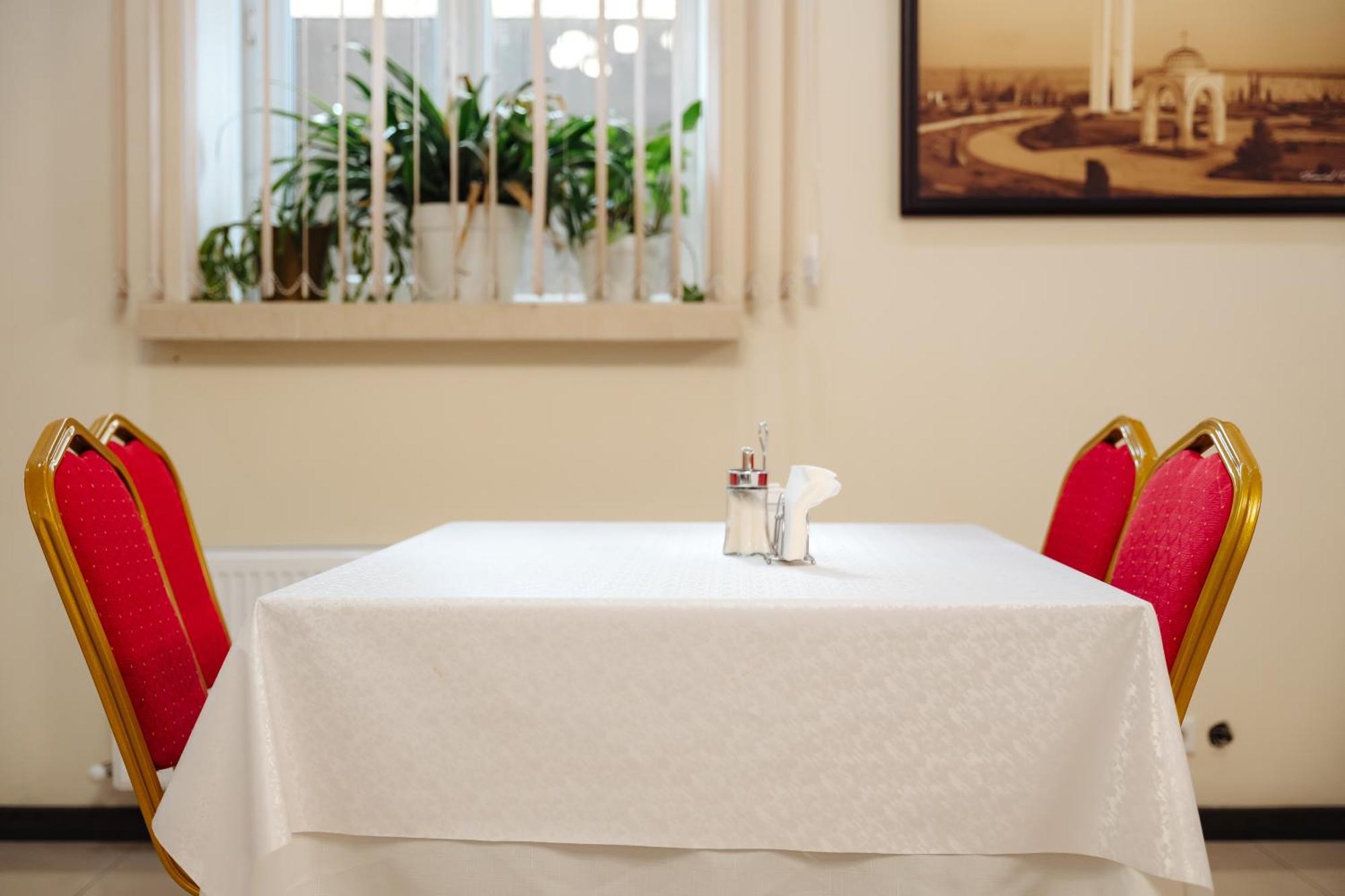 Comfort Hotel Chişinǎu Buitenkant foto